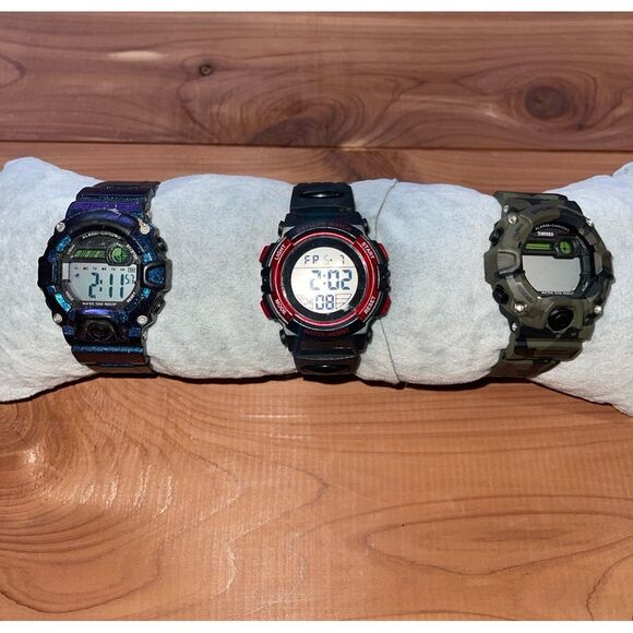 Lot of 3 Sports Watches - Picture 1 of 8